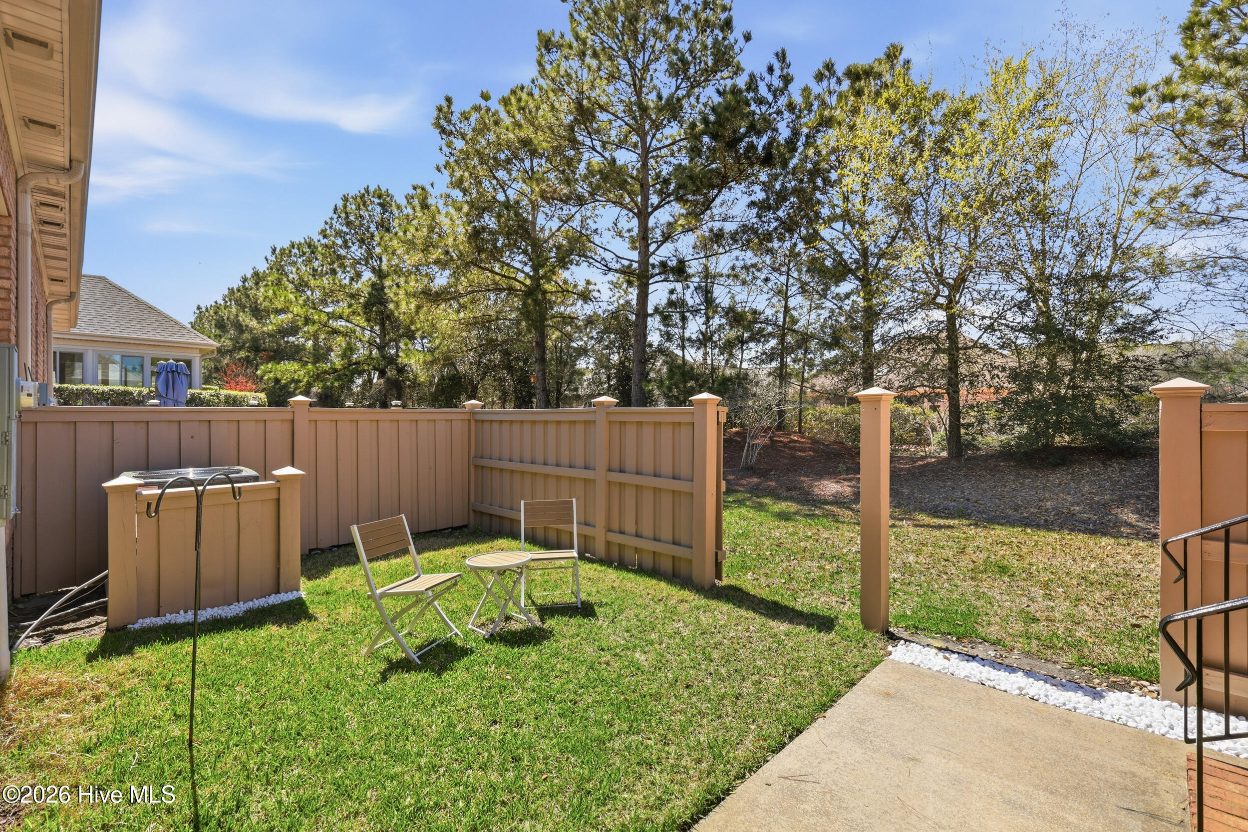 100561183 | Photo 42