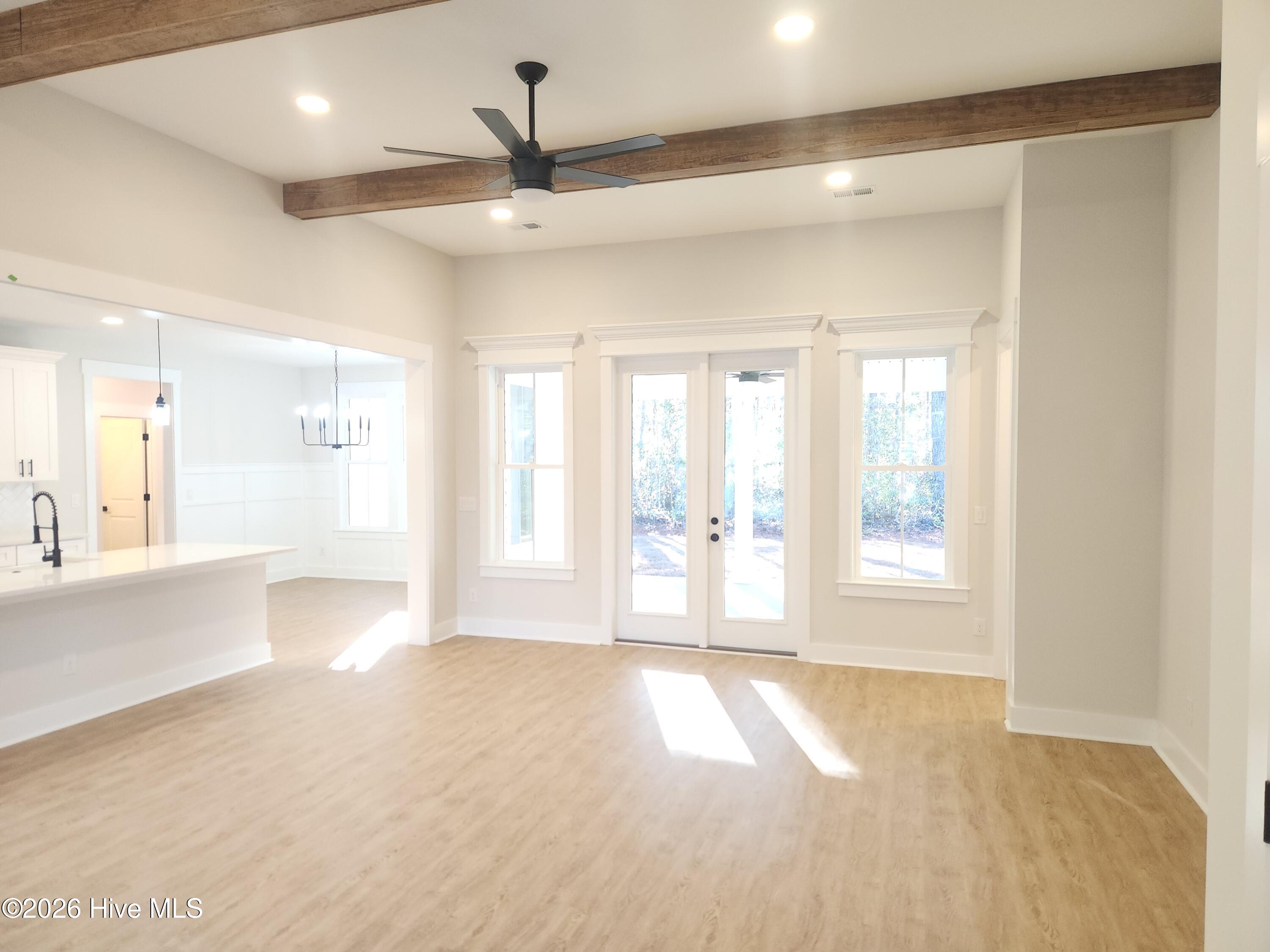 100554103 | Photo 11