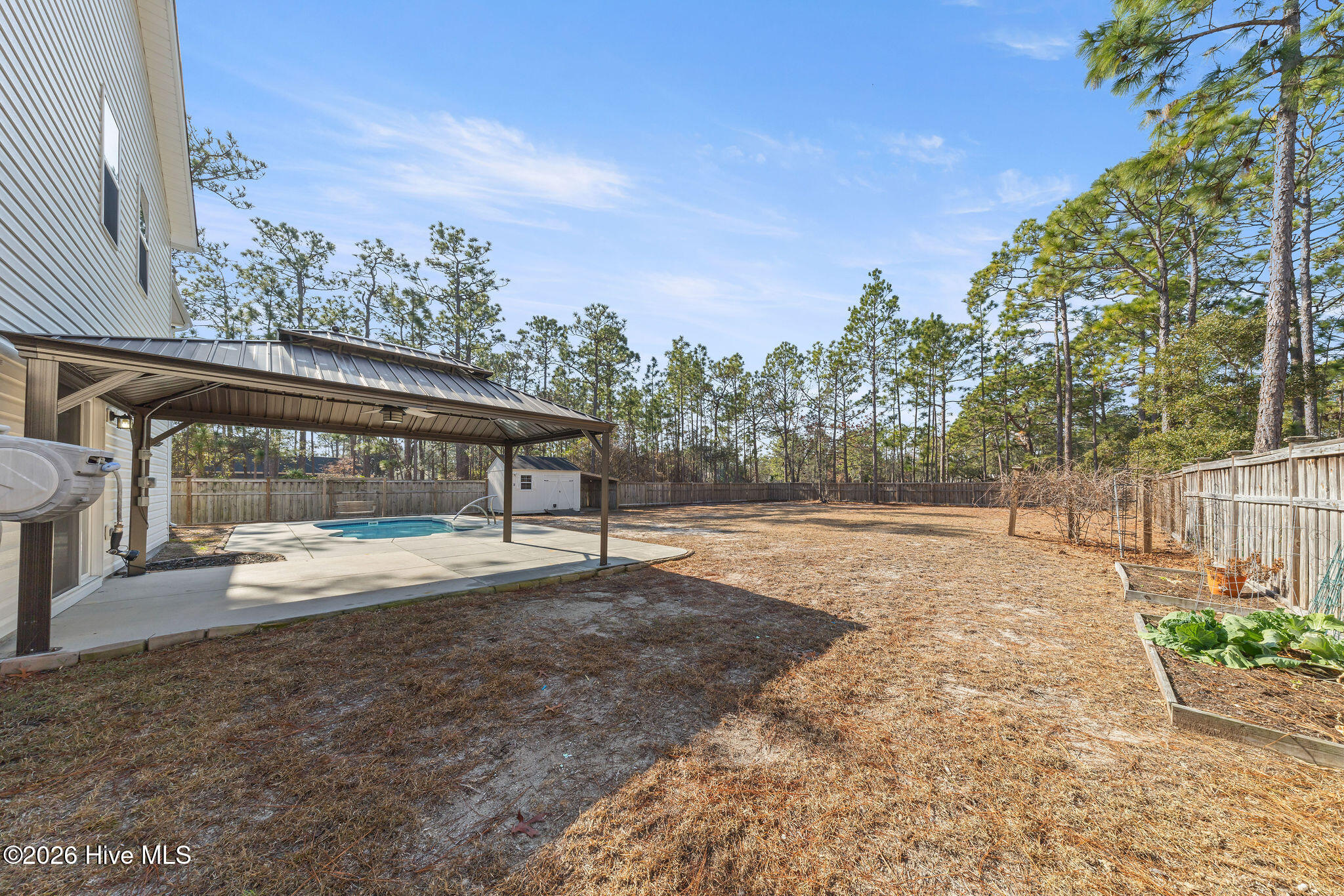 100548283 | Photo 33