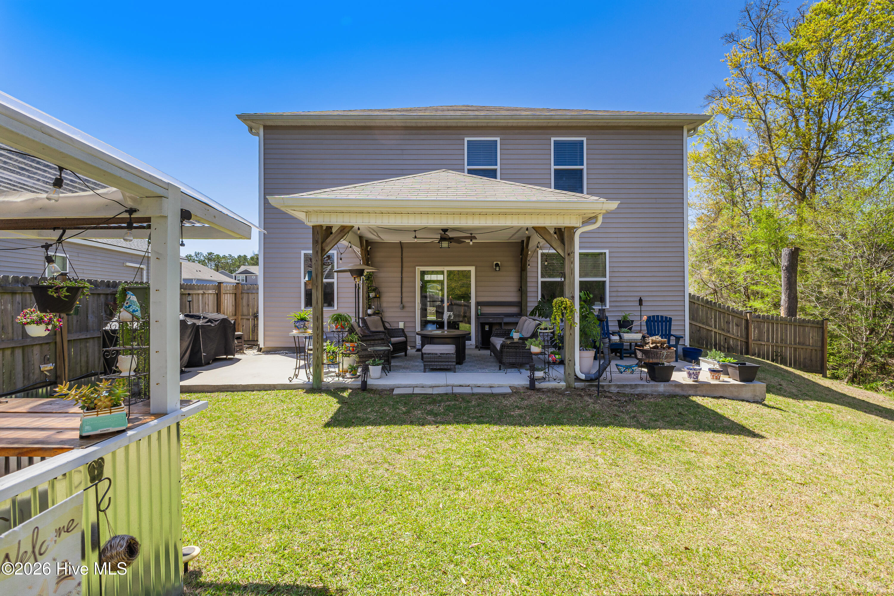 100565861 | Photo 50