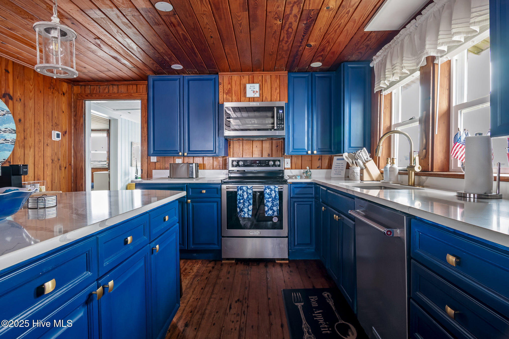 100521832 | Photo 19