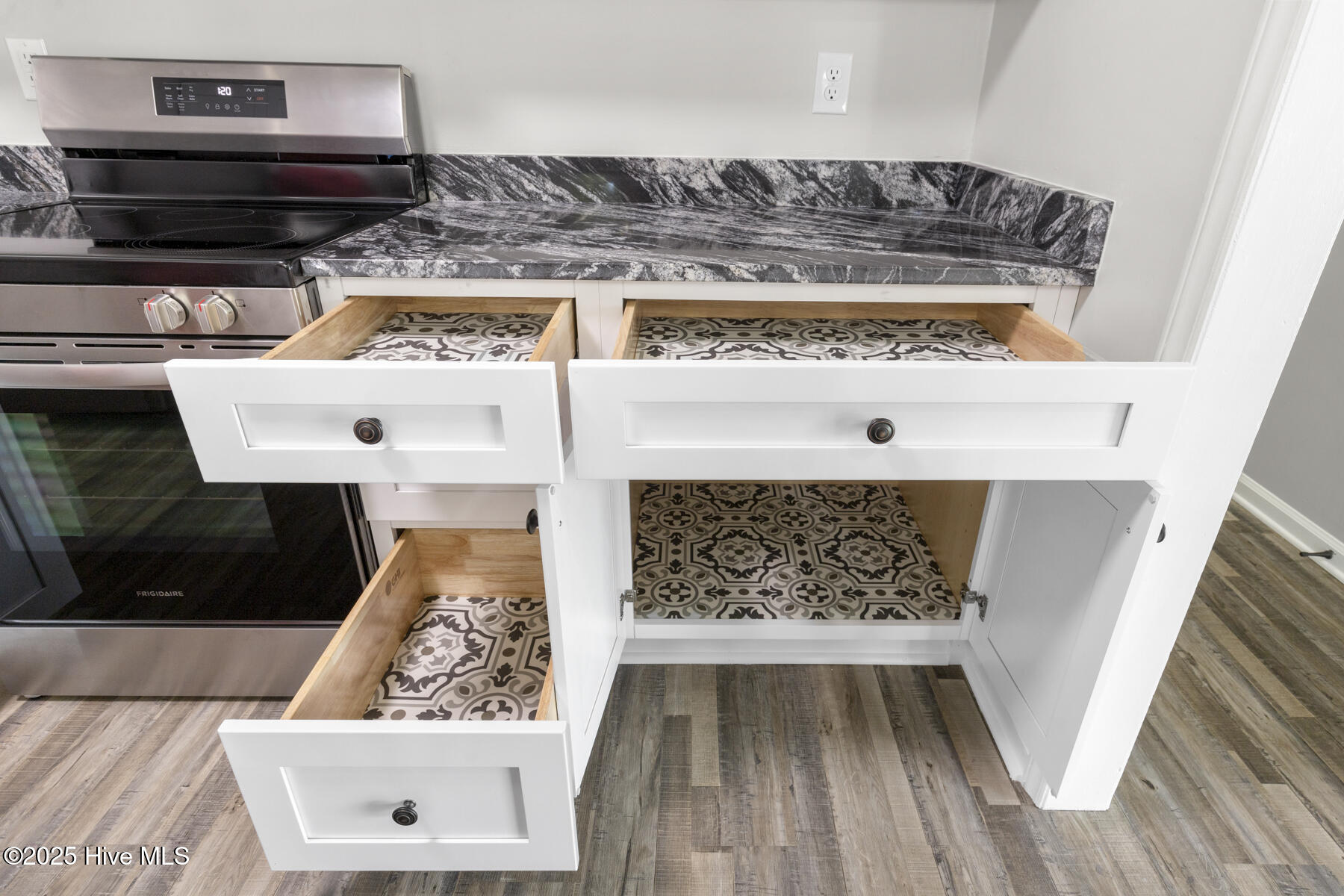 100548138 | Photo 13