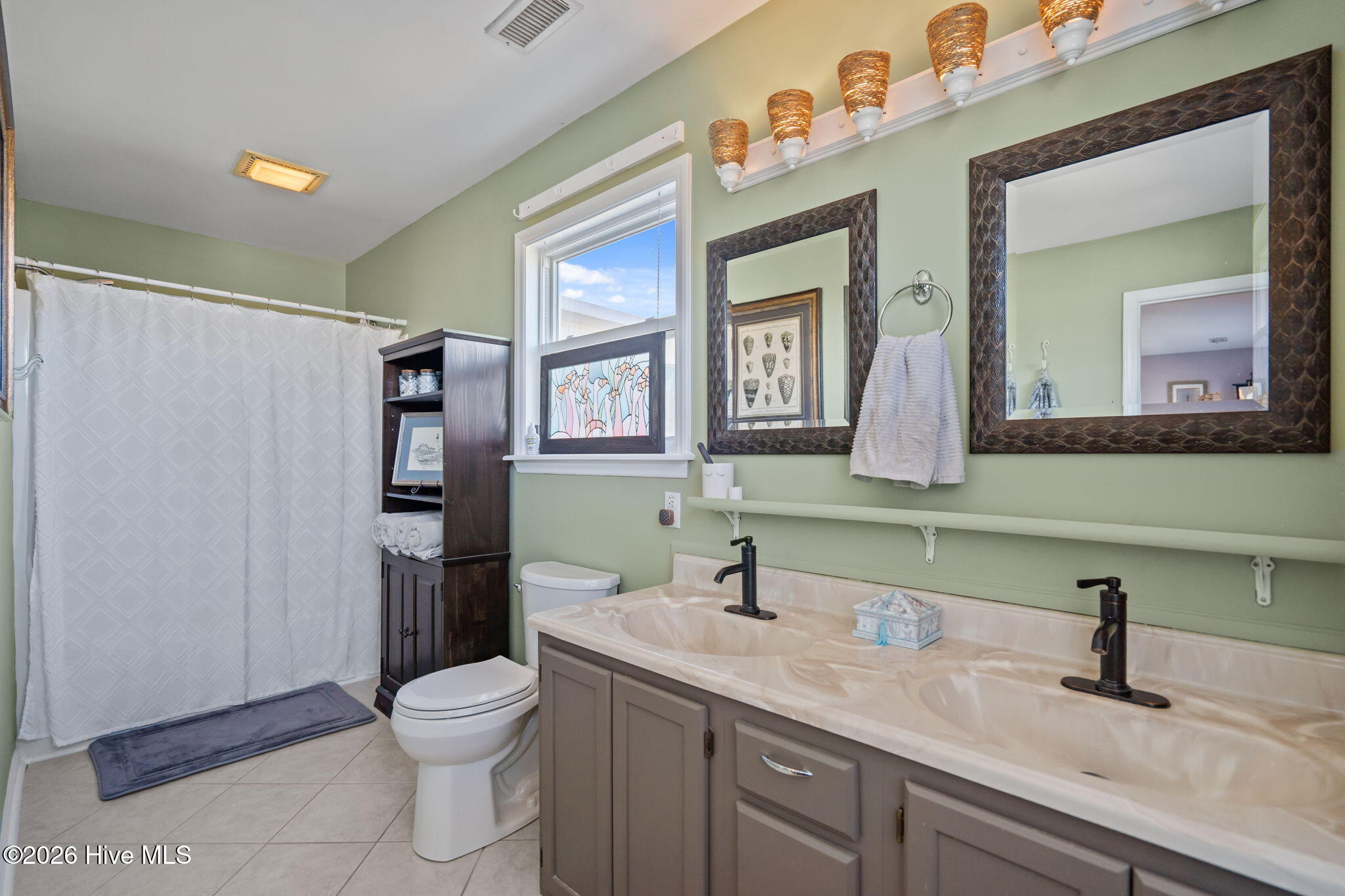 100561498 | Photo 21