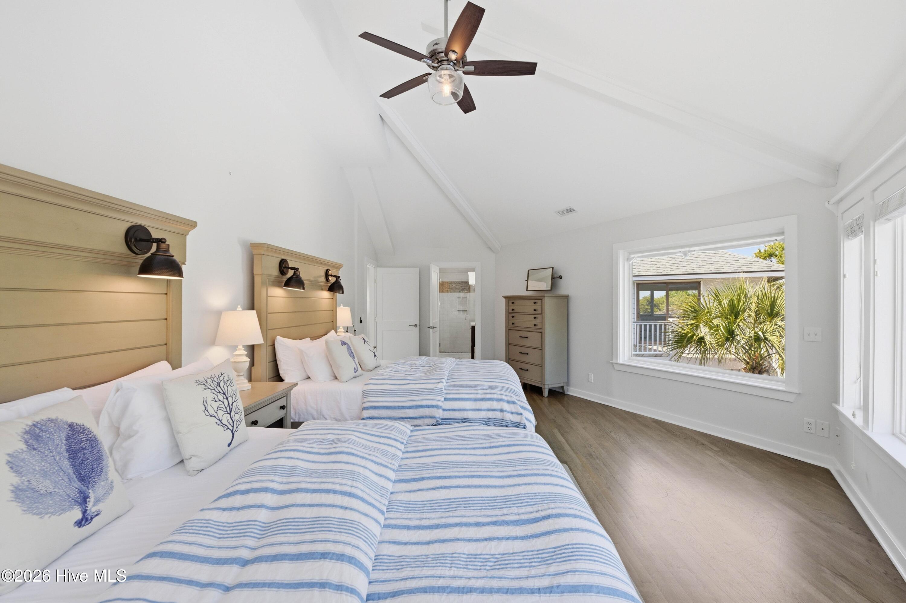 100560271 | Photo 23