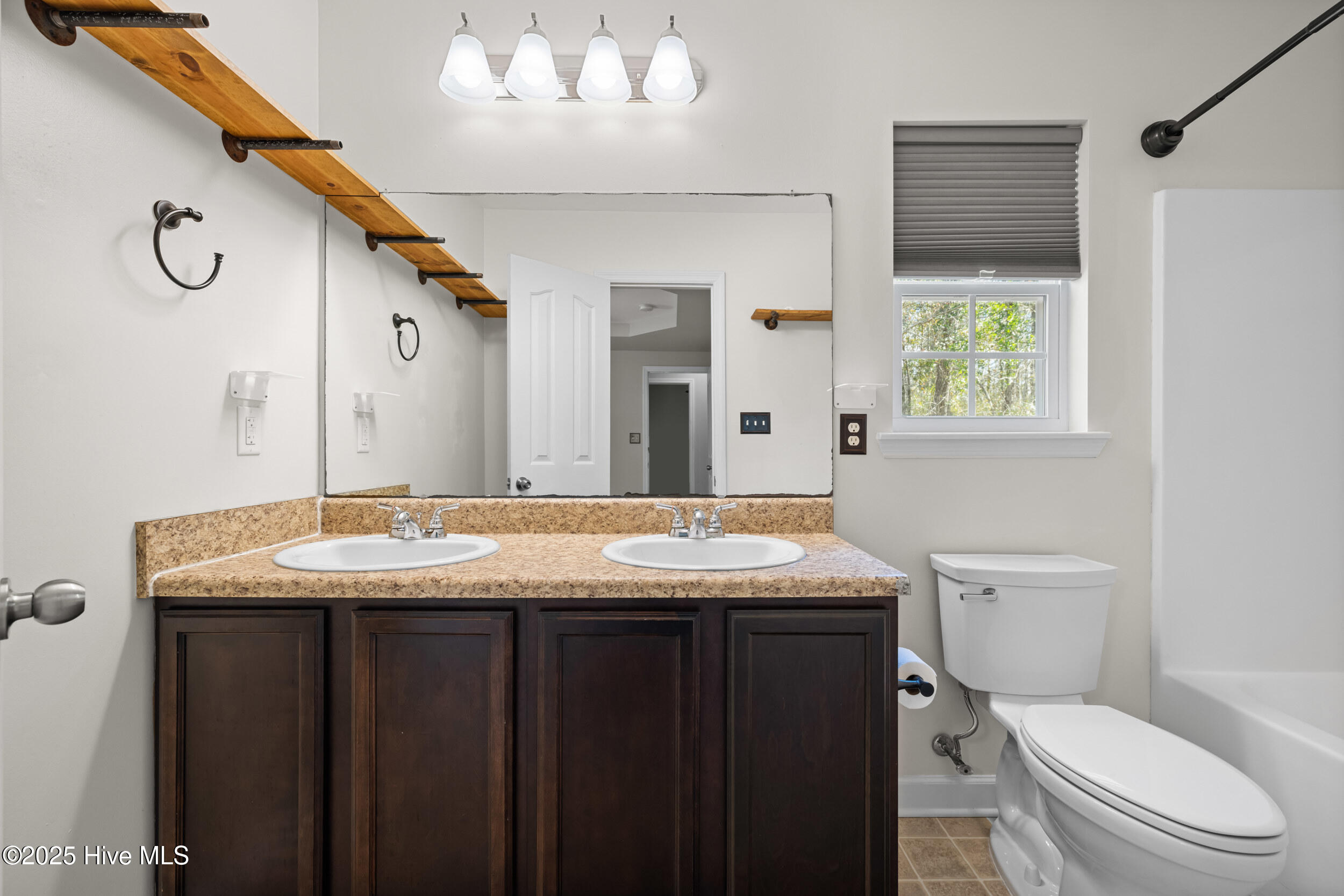 100568502 | Photo 27