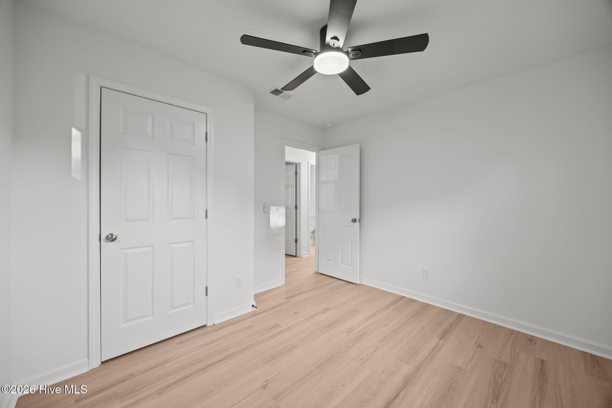 100548190 | Photo 25