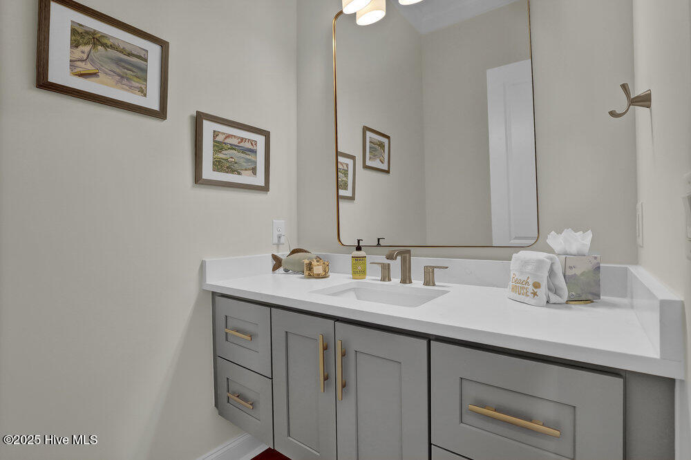 100499001 | Photo 36