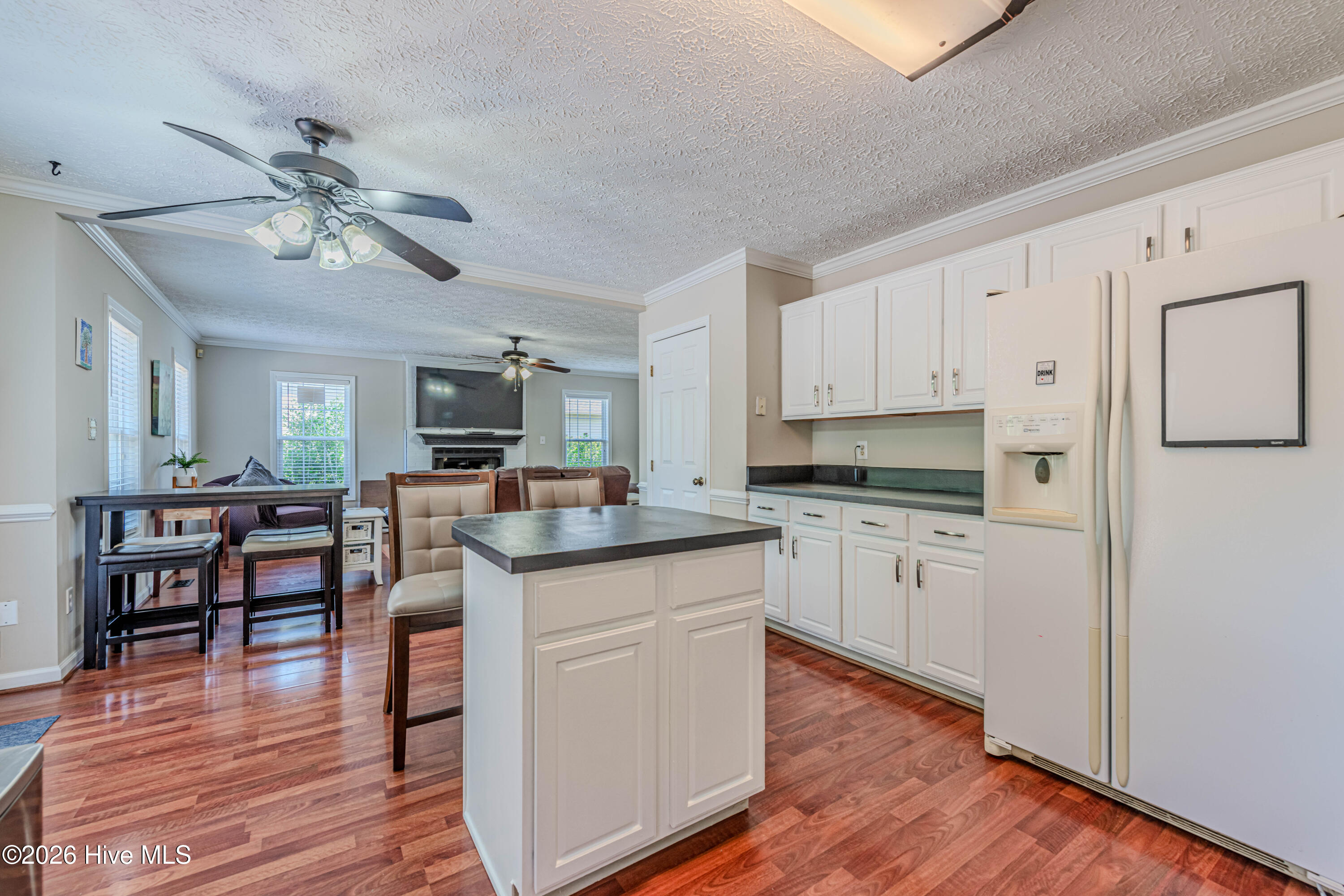 100569182 | Photo 16