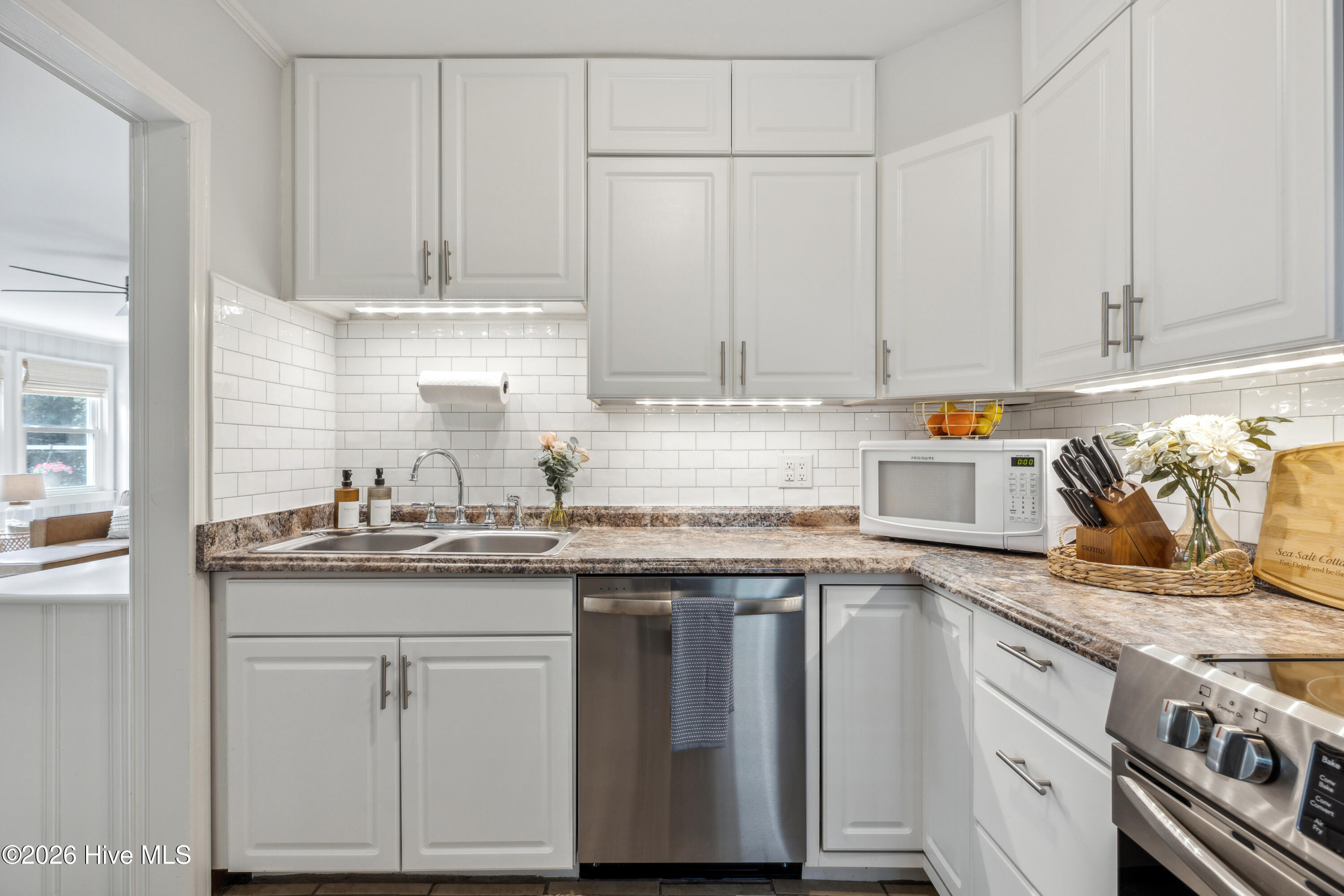 100569125 | Photo 14