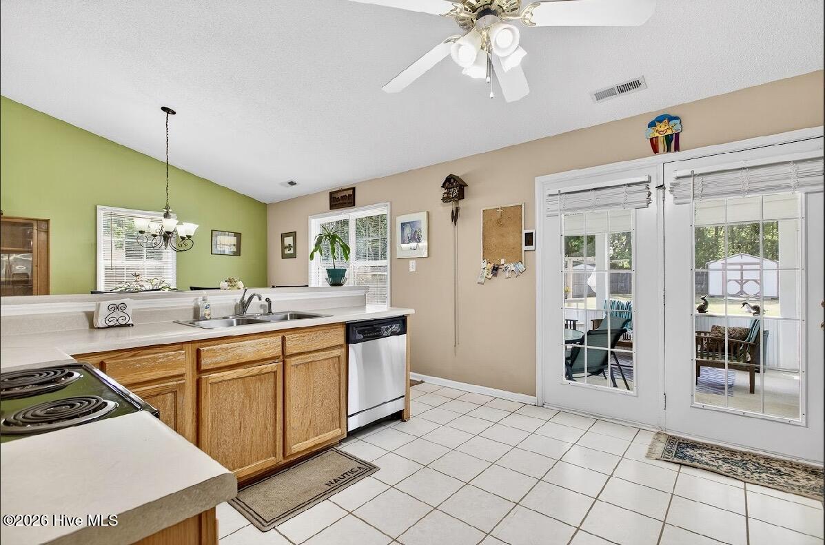 100567713 | Photo 10