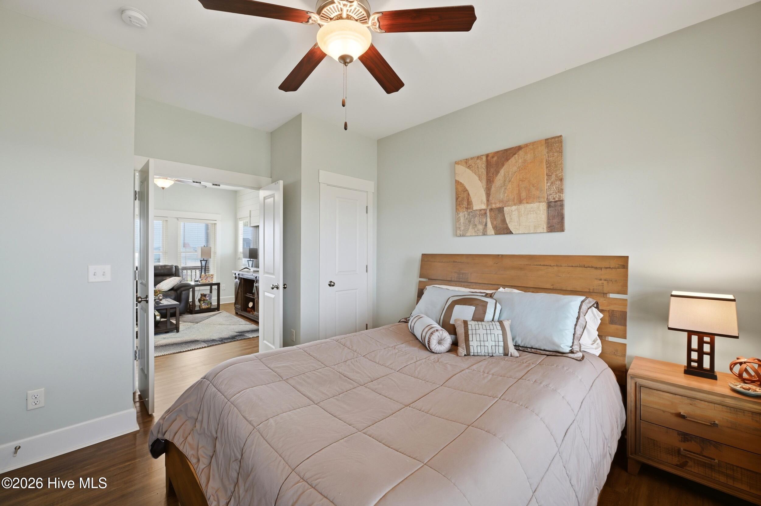 100566113 | Photo 25