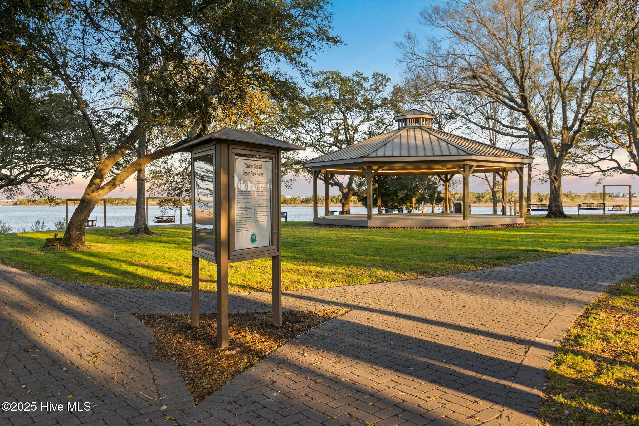 100547608 | Photo 34