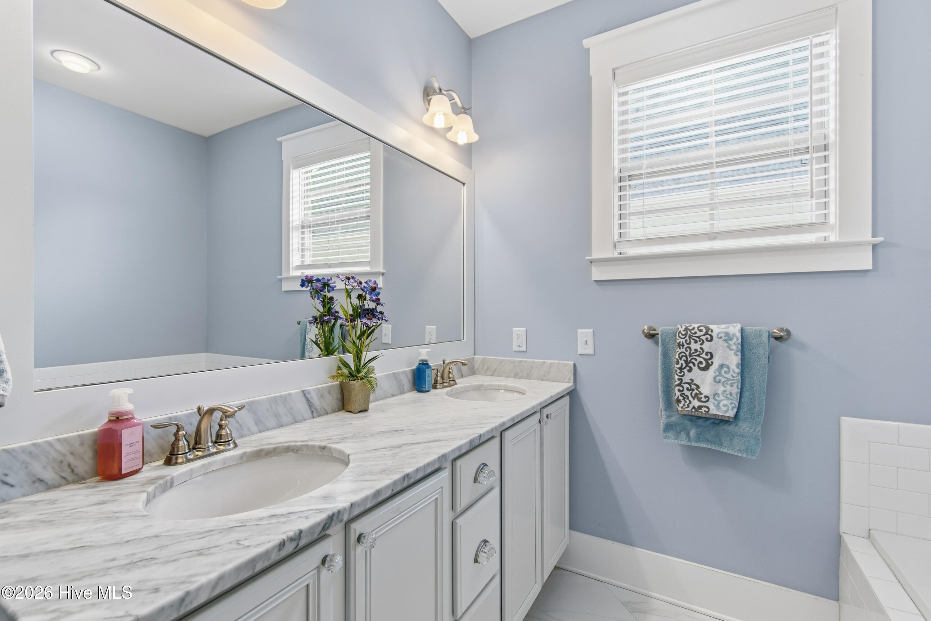 100547463 | Photo 31