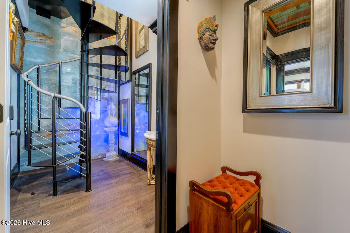 100562028 | Photo 18