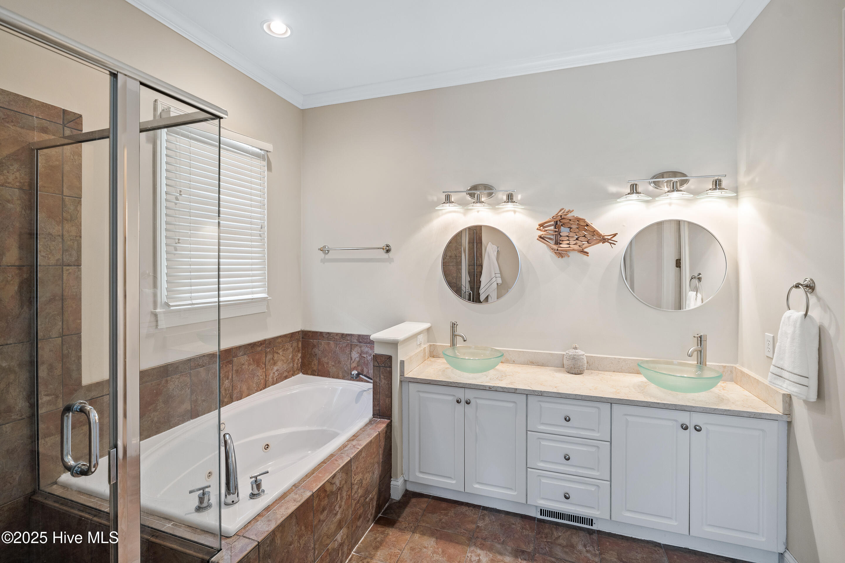 100534537 | Photo 26