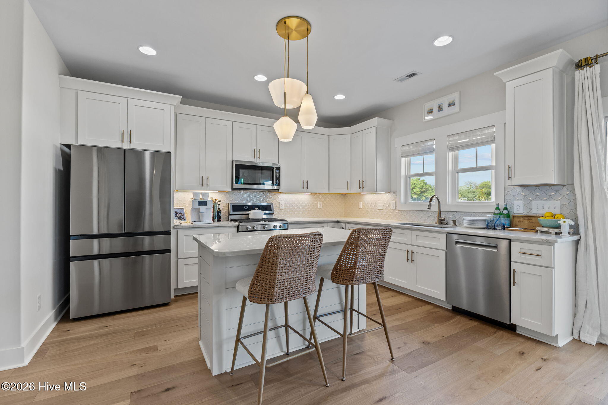 100569687 | Photo 13