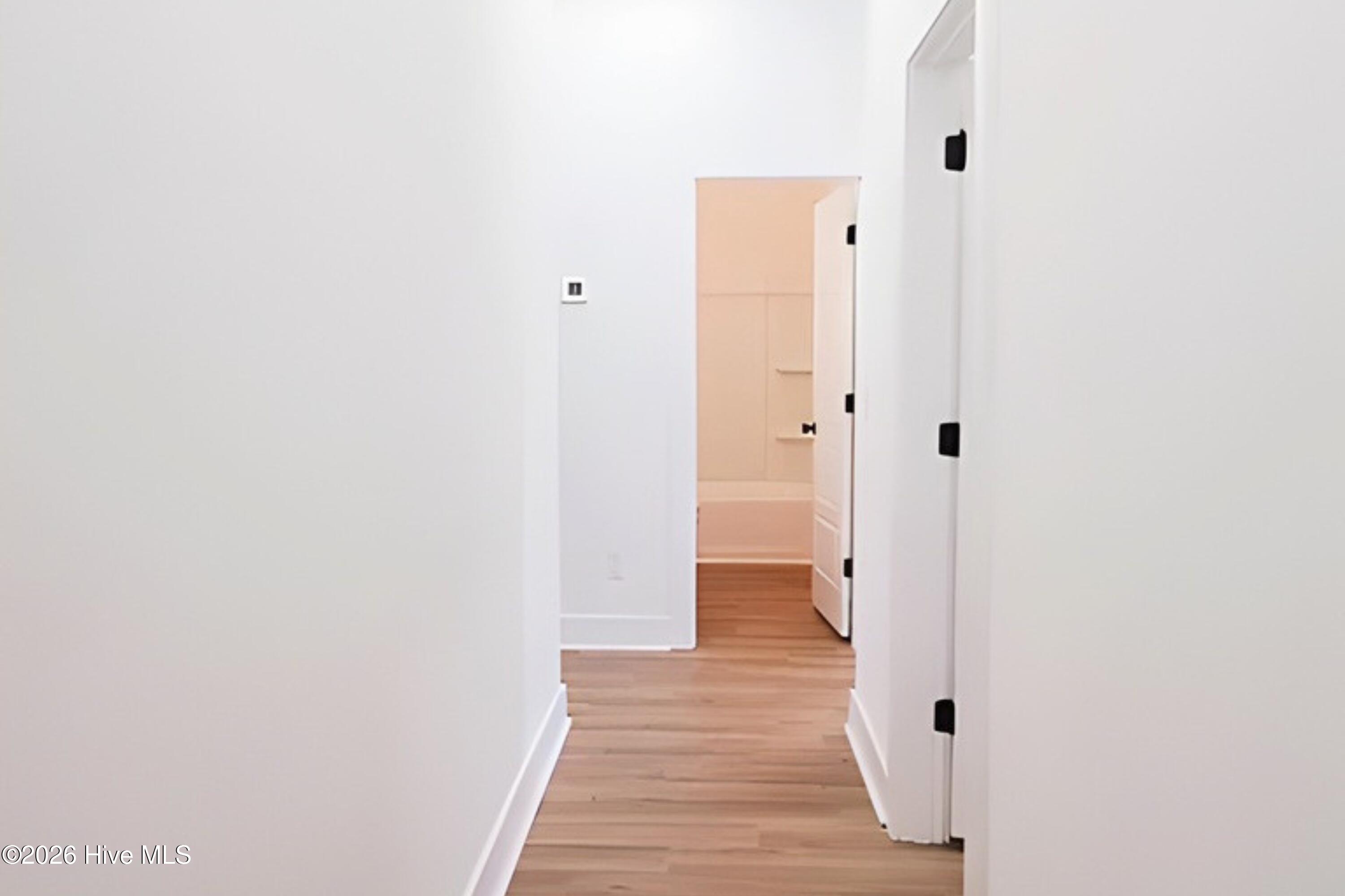 100568666 | Photo 16