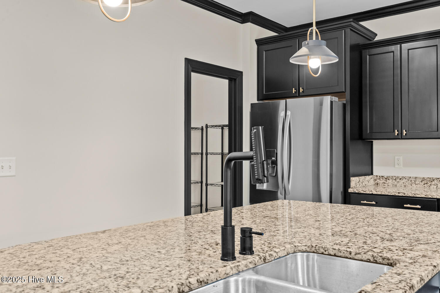 100536323 | Photo 21