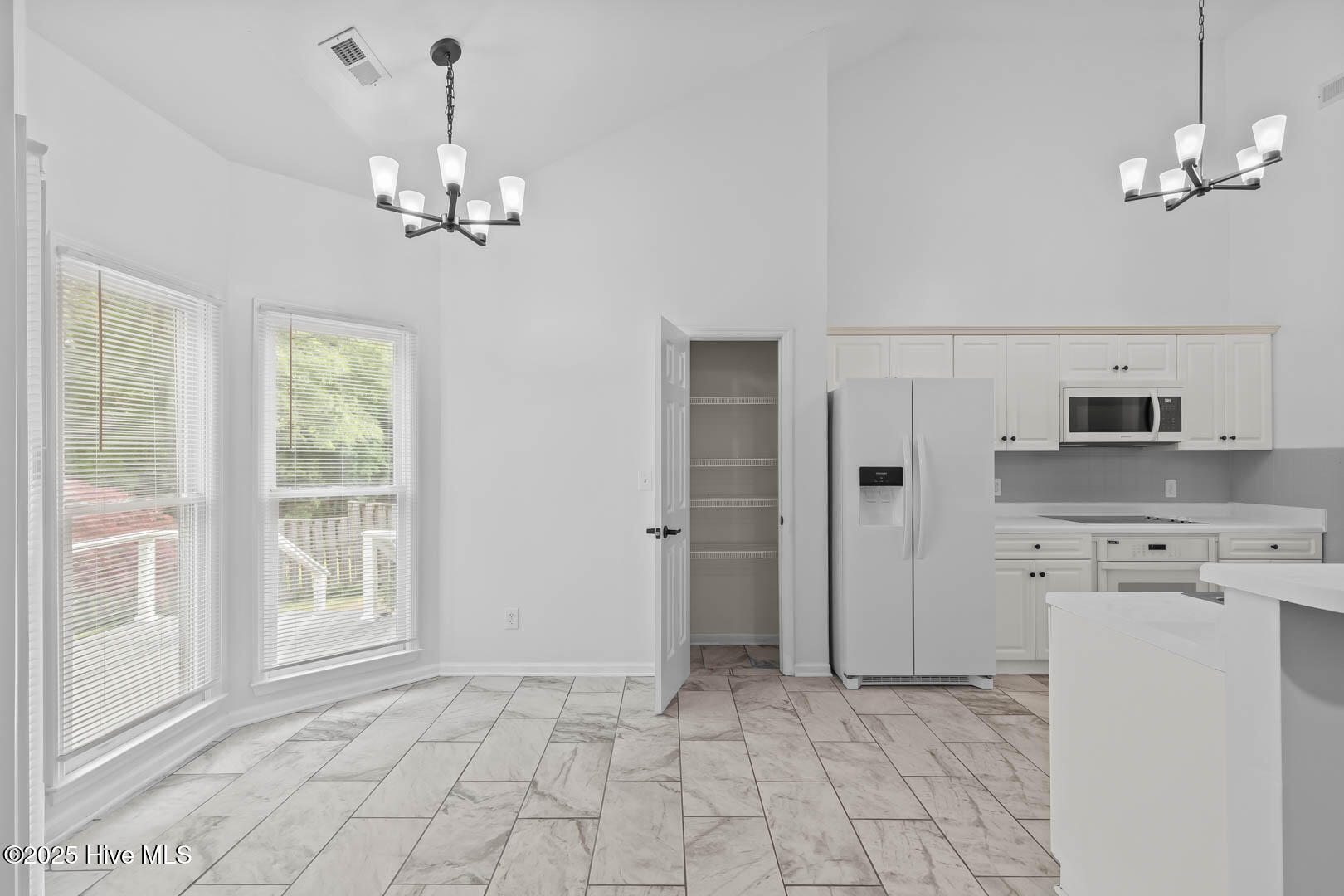 100544064 | Photo 14