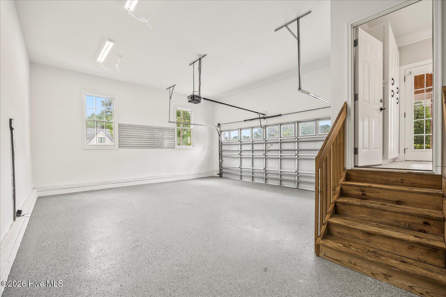 100560992 | Photo 26