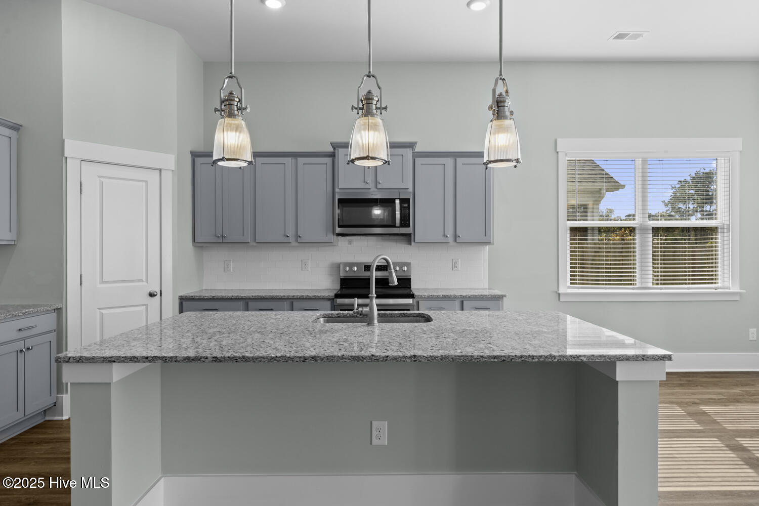 100540047 | Photo 21