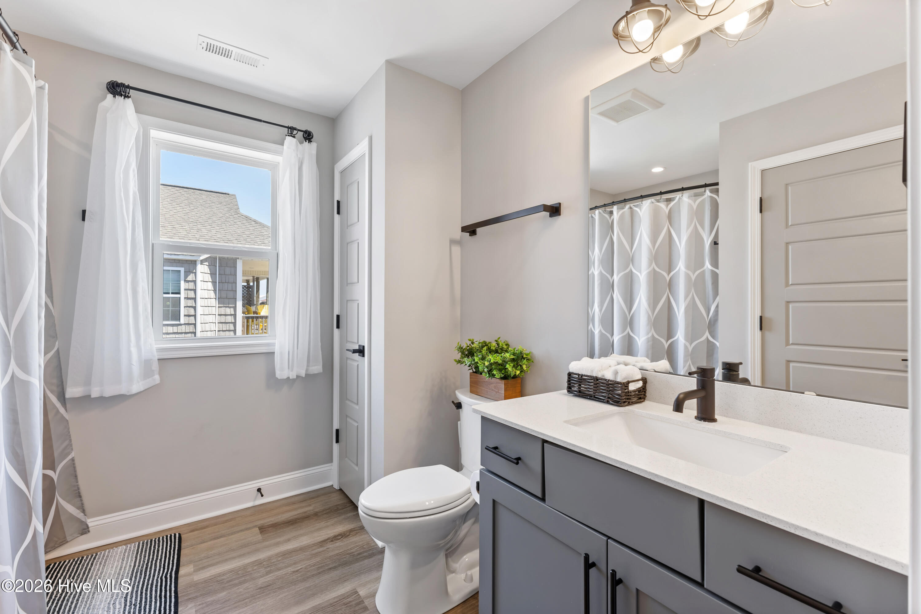 100564828 | Photo 29