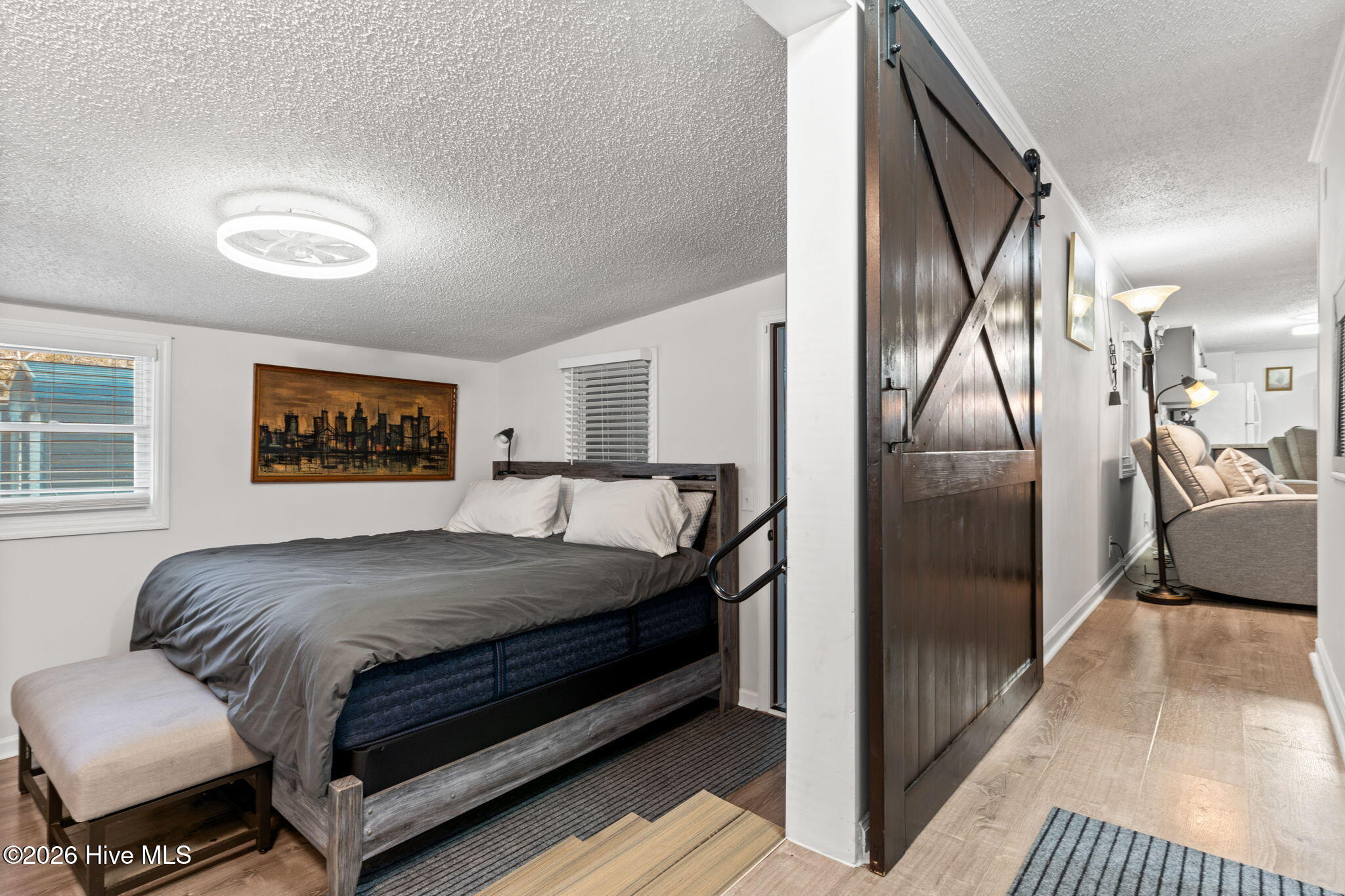 100547685 | Photo 25