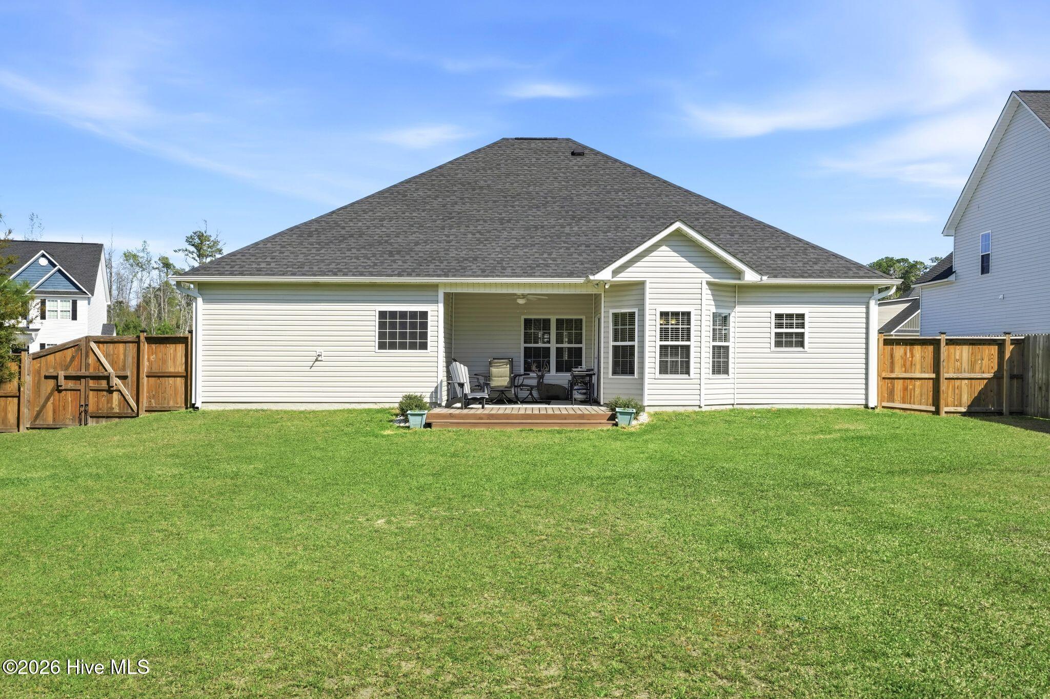 100563818 | Photo 43