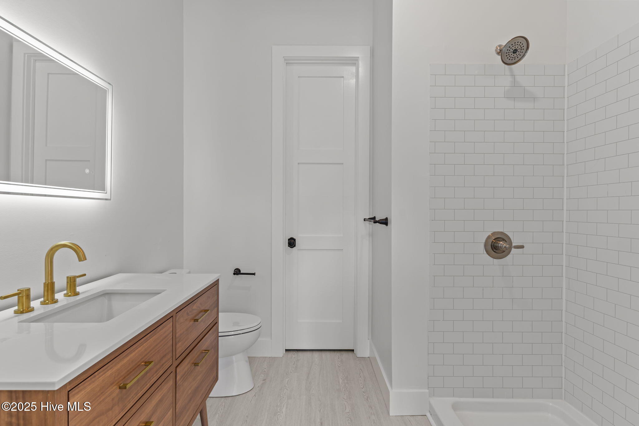 100506453 | Photo 29