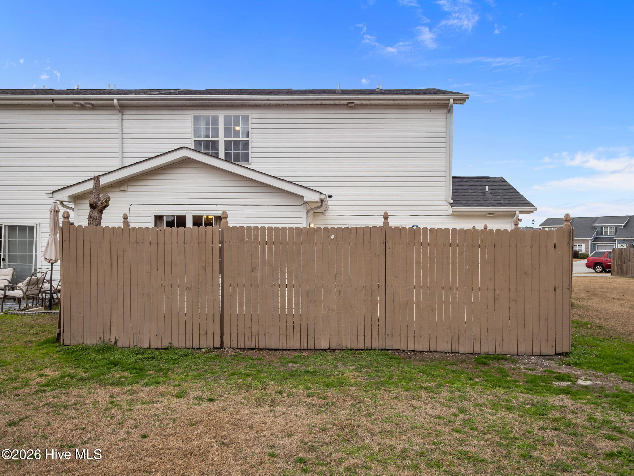 100548288 | Photo 24