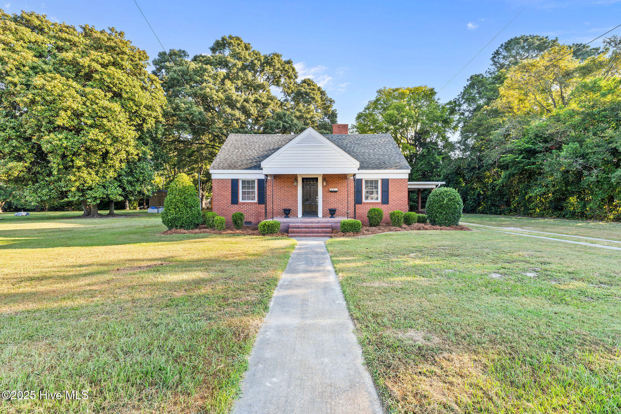 Homes for sale in La Grange, NC | 110 W Railroad St, La Grange, NC 28551 | MLS# 100529496