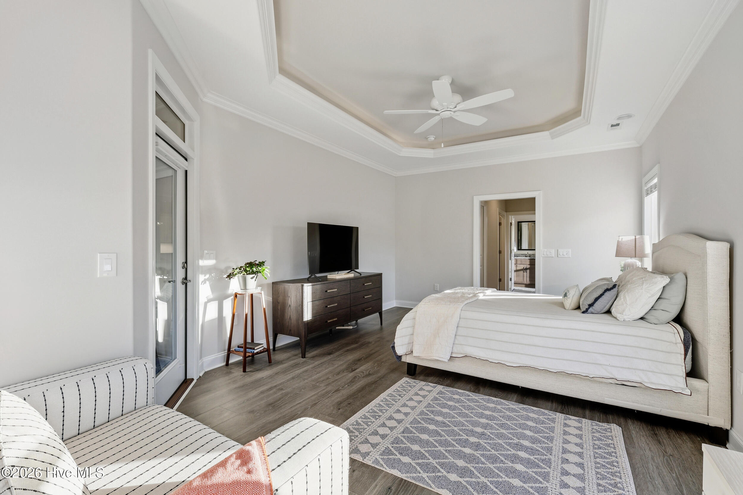 100551027 | Photo 30