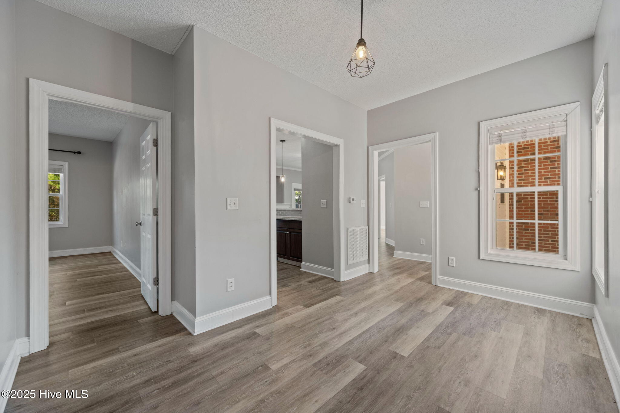 100542743 | Photo 19