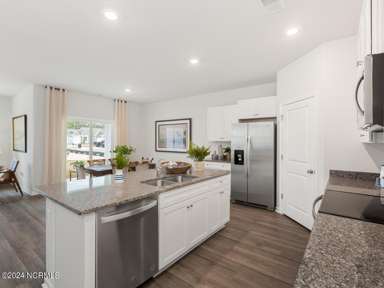 3068 Golden Field Drive SE Lot 88, Bolivia, NC 28422 – photo 7: BellaPoint20513kitDRHorton-007-011-1280x