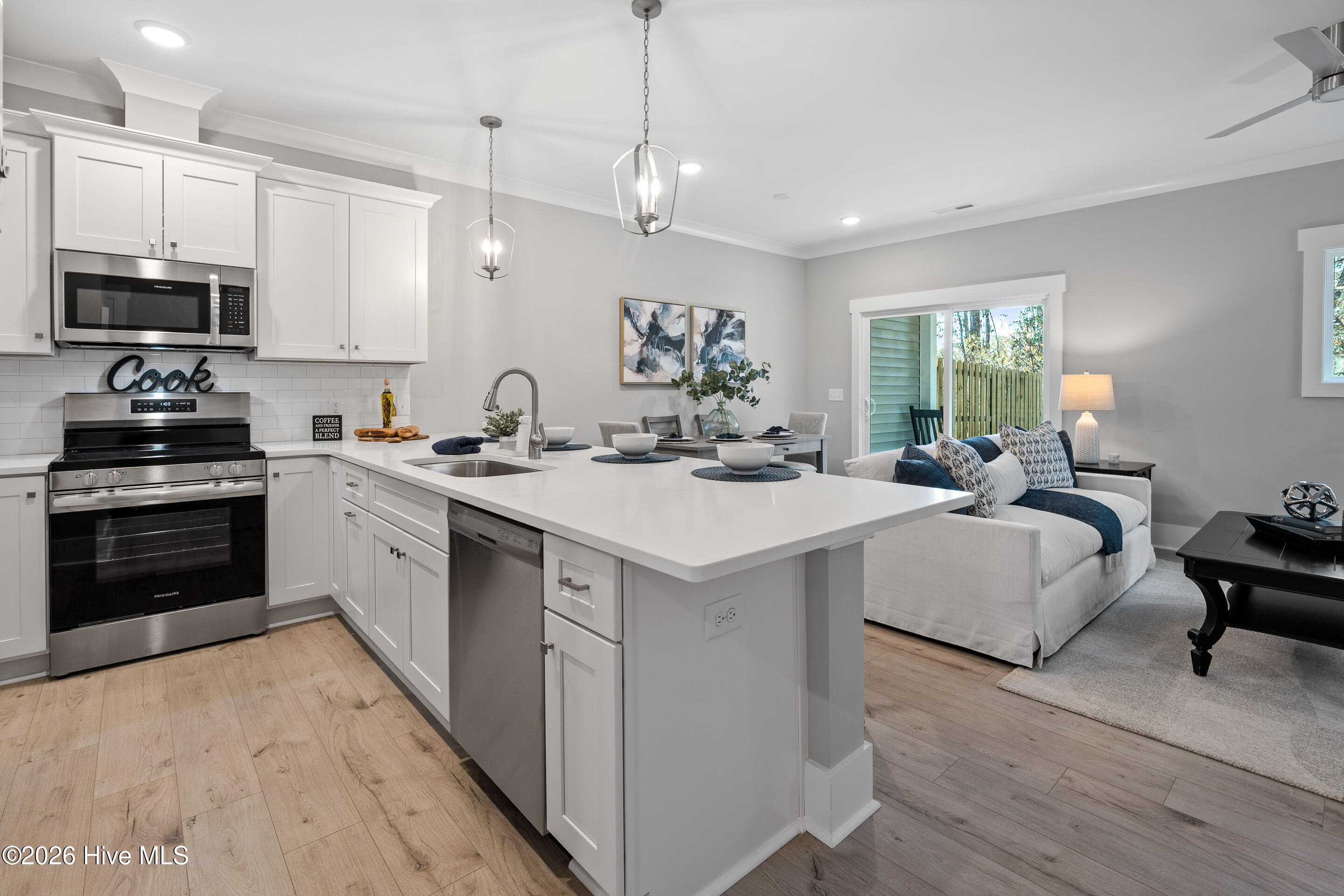 100548650 | Photo 10