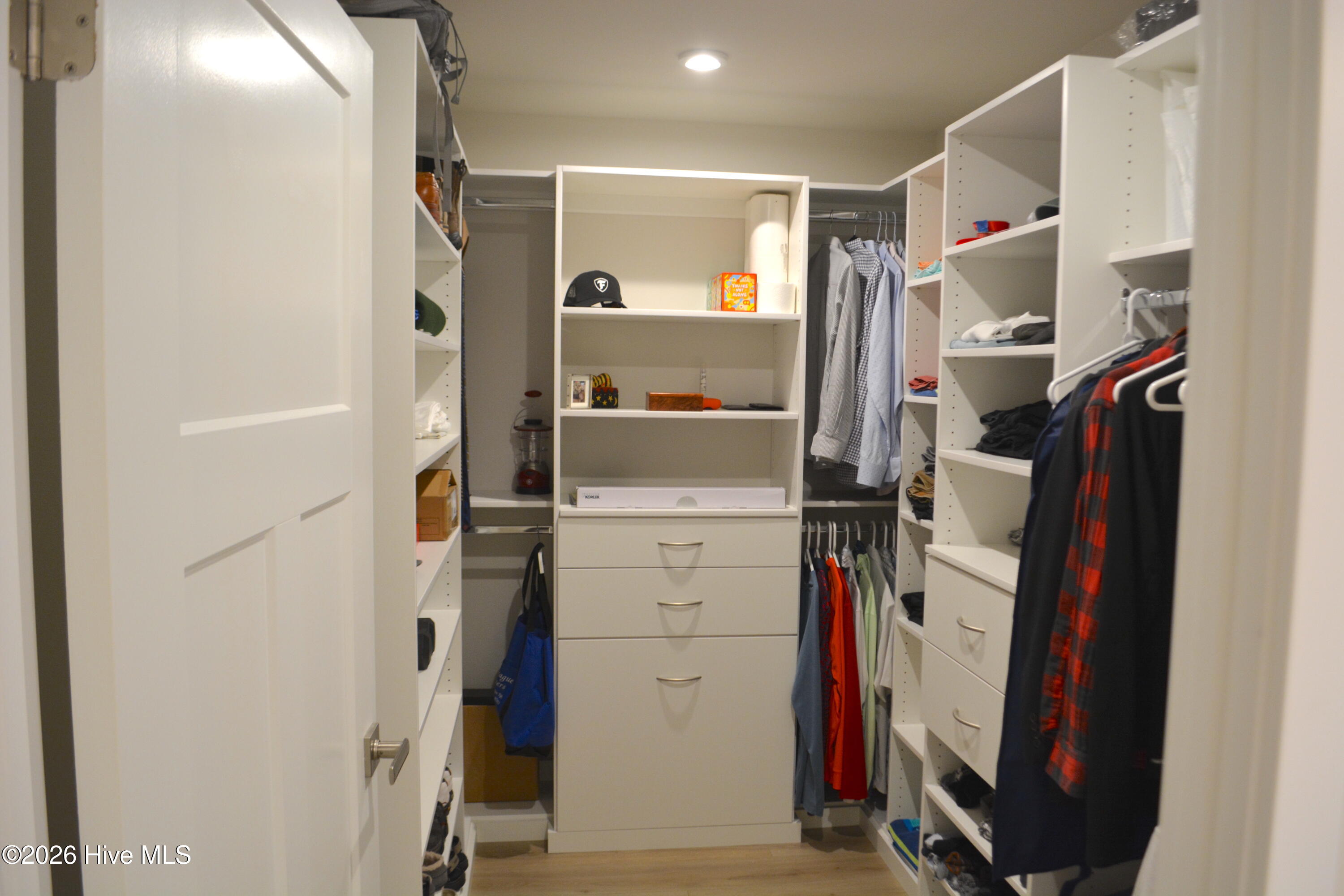 100564290 | Photo 12