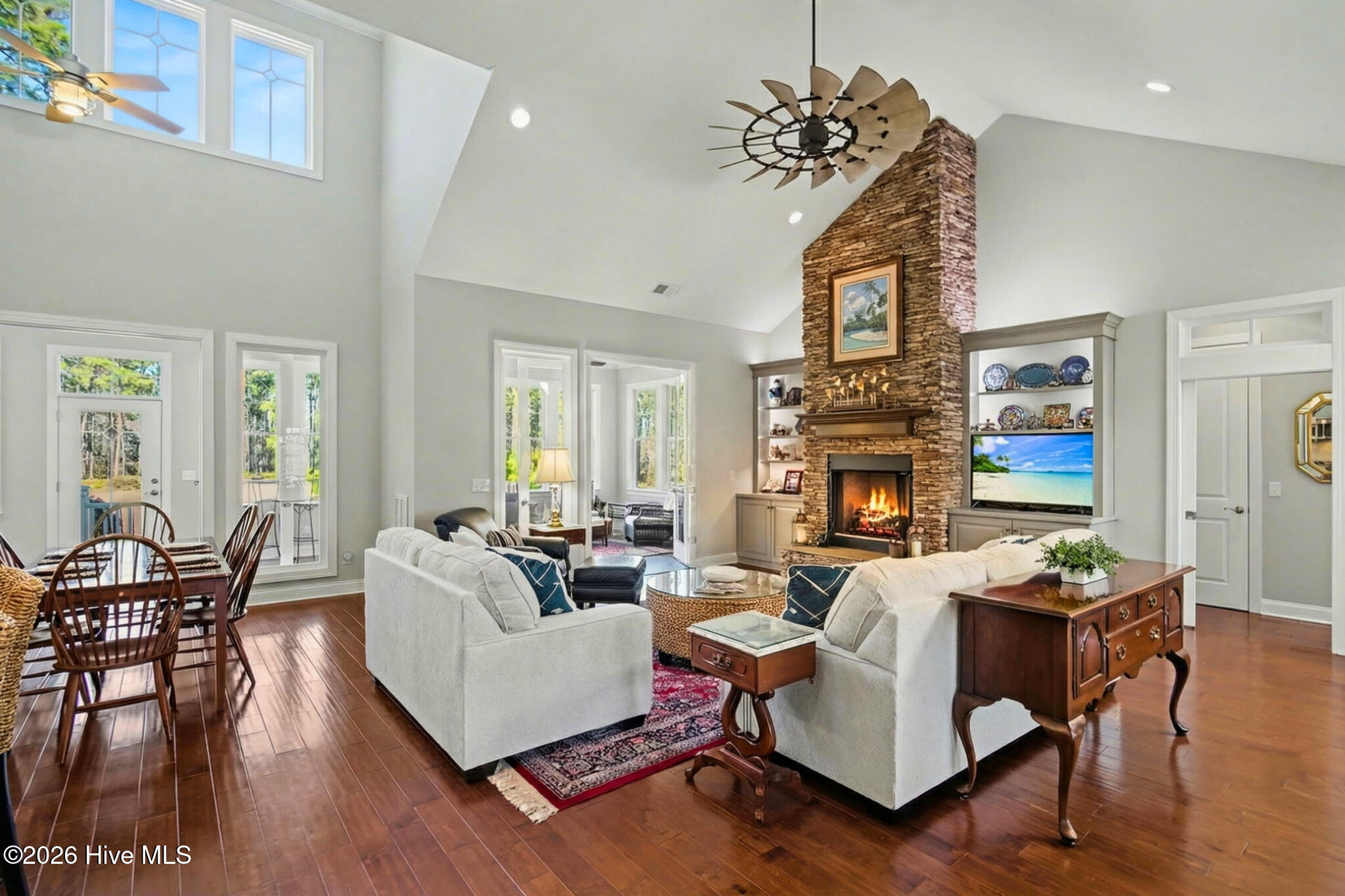 100549590 | Photo 15