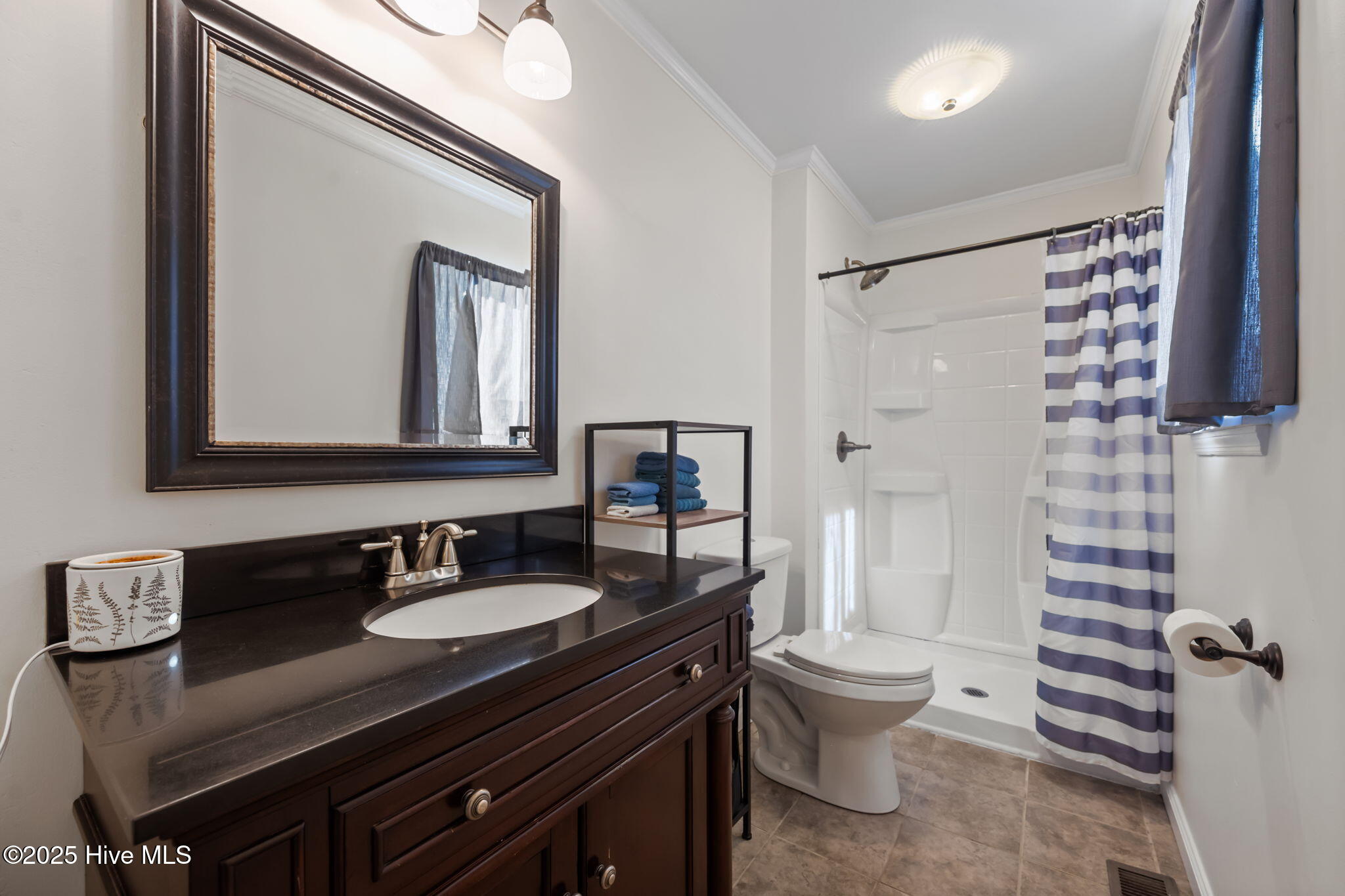 100539001 | Photo 25