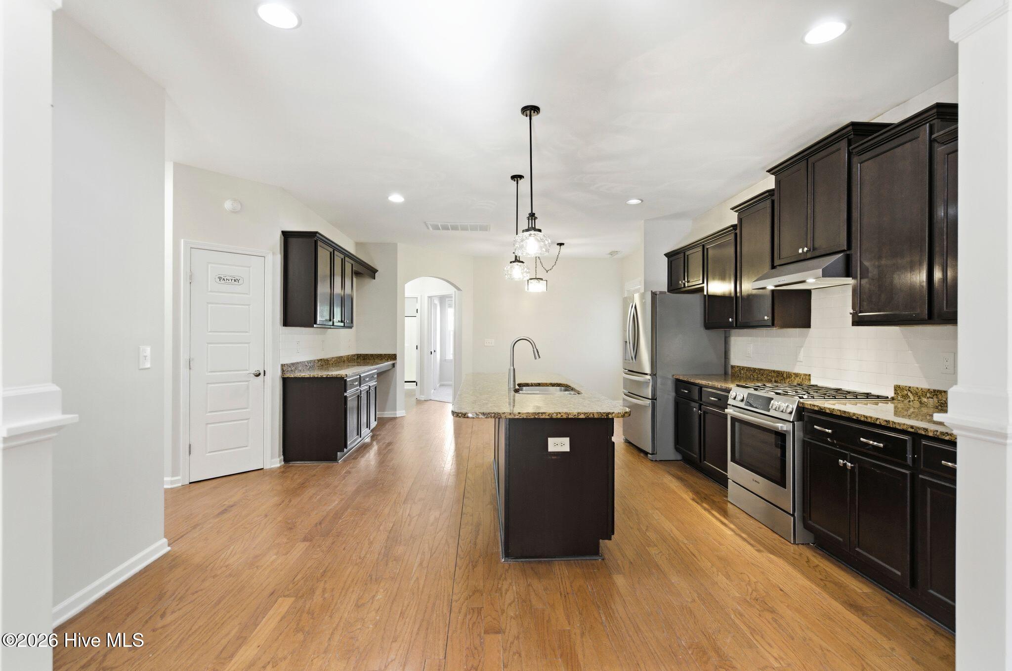 100566859 | Photo 20