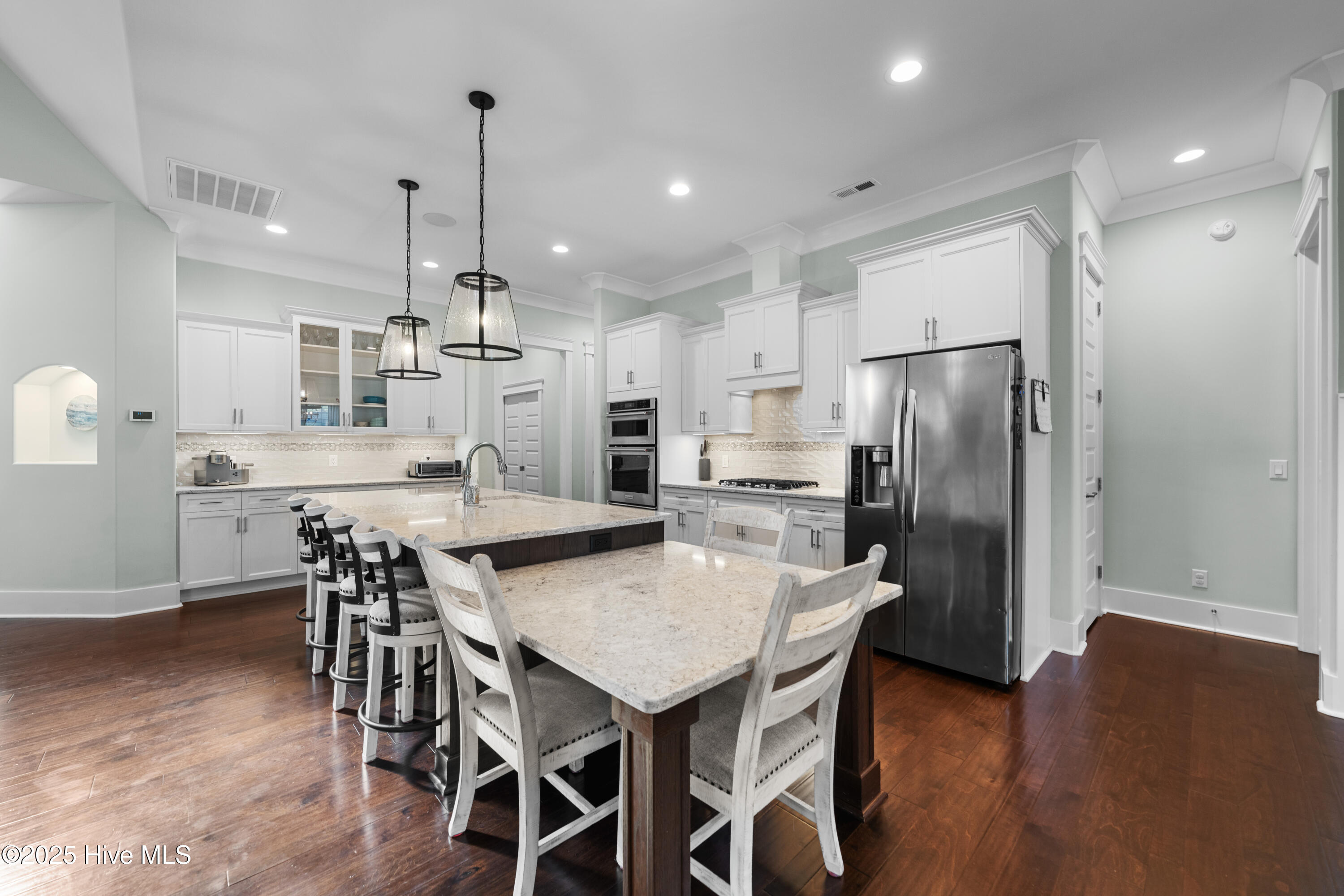 100494528 | Photo 31