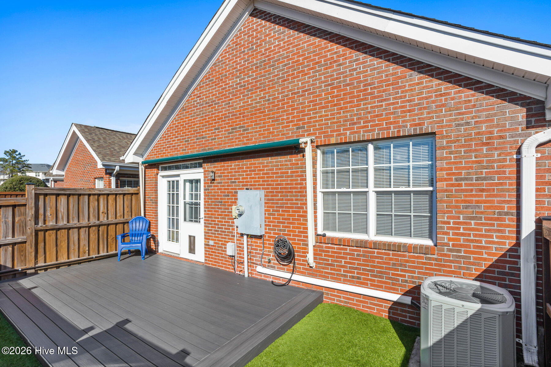 100557830 | Photo 30