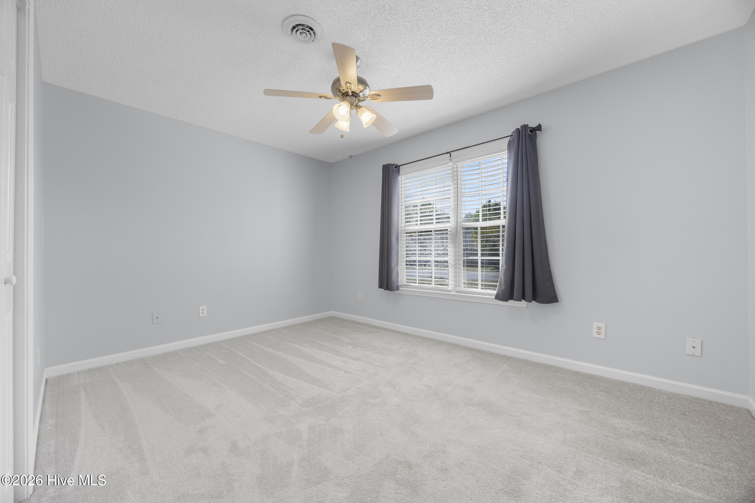 100565263 | Photo 32