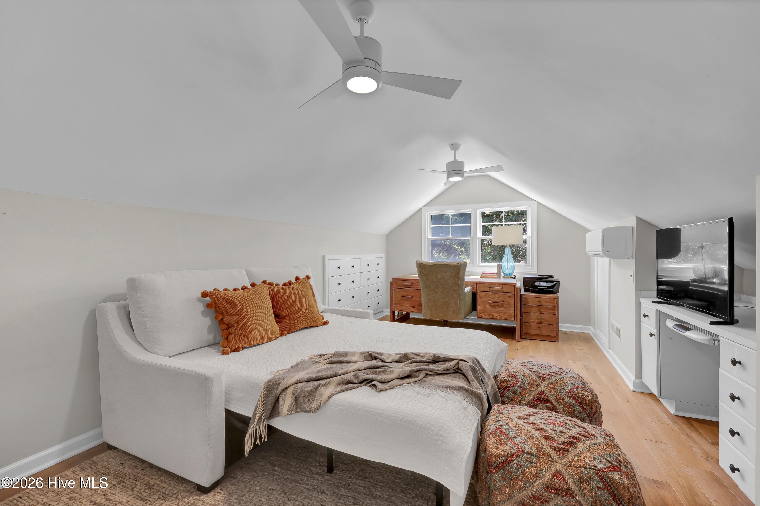 100569392 | Photo 27