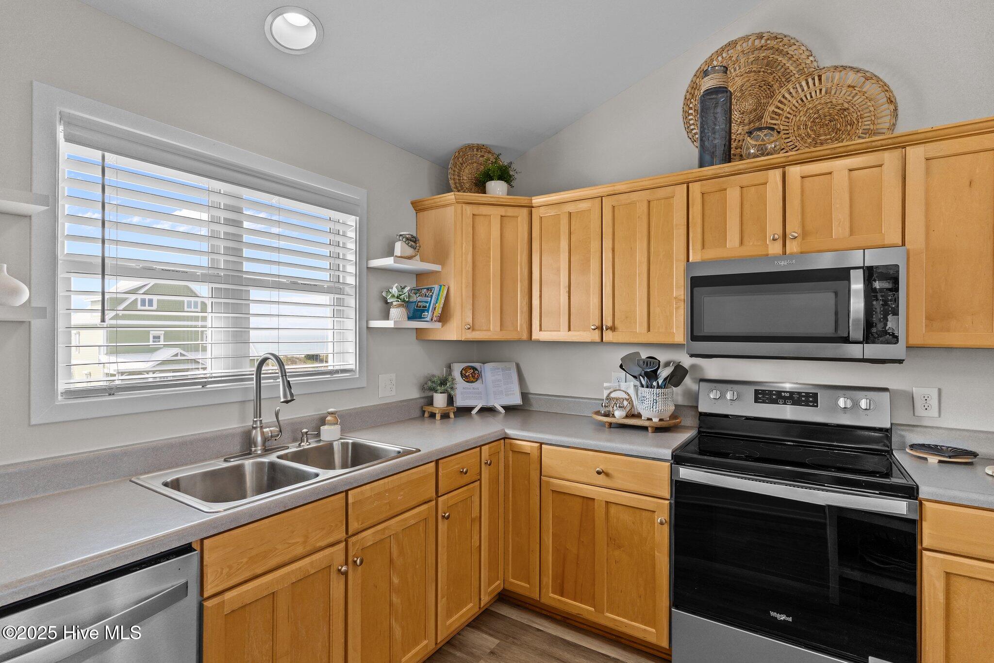 100529383 | Photo 12