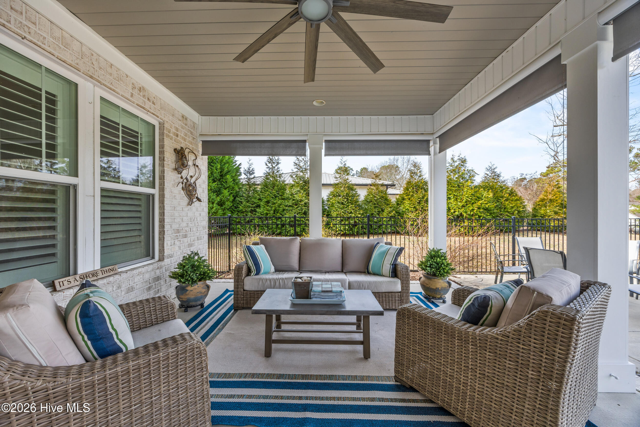 100562182 | Photo 57