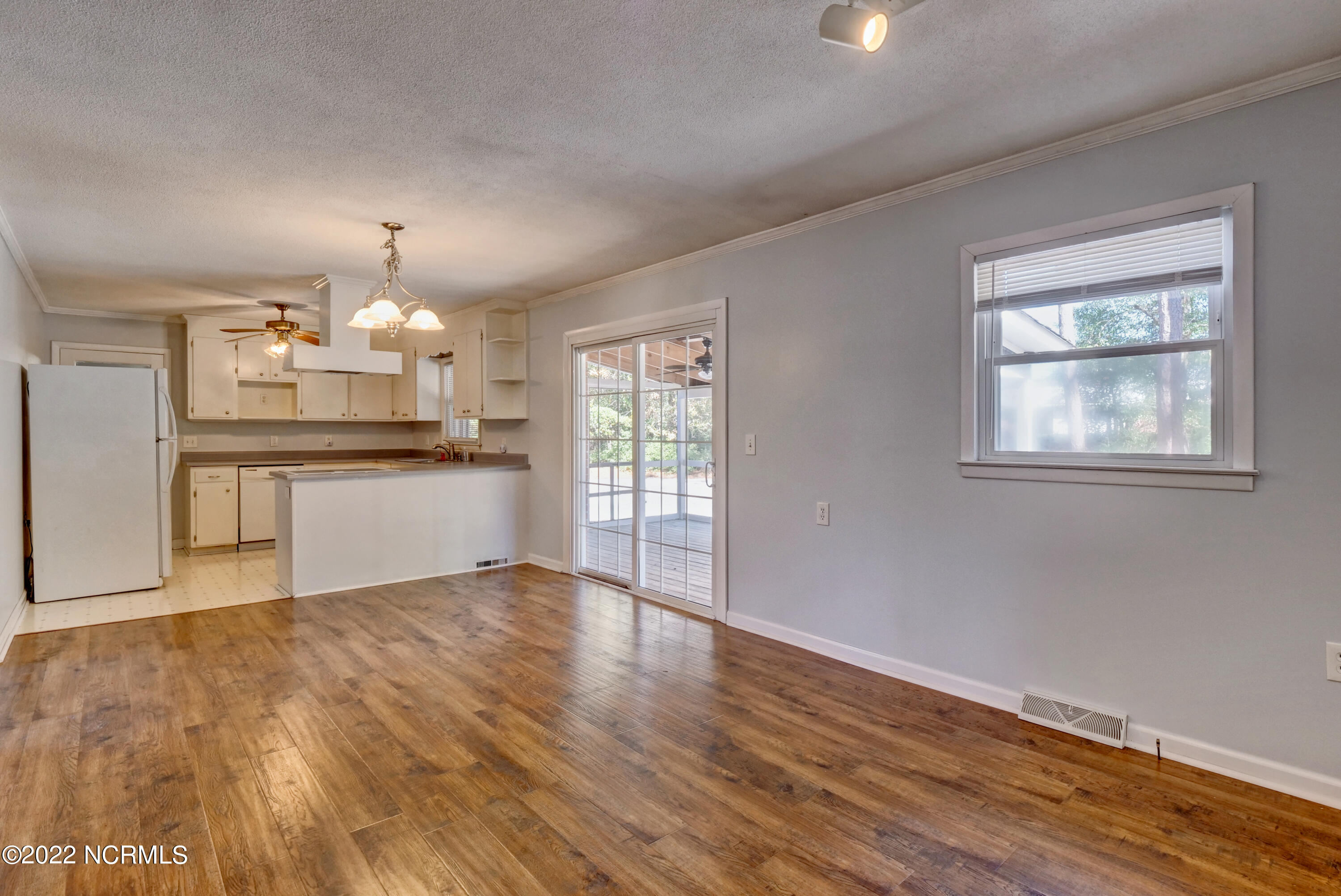 100547512 | Photo 12