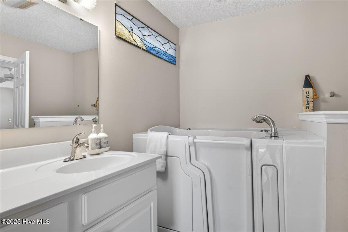 100536706 | Photo 26