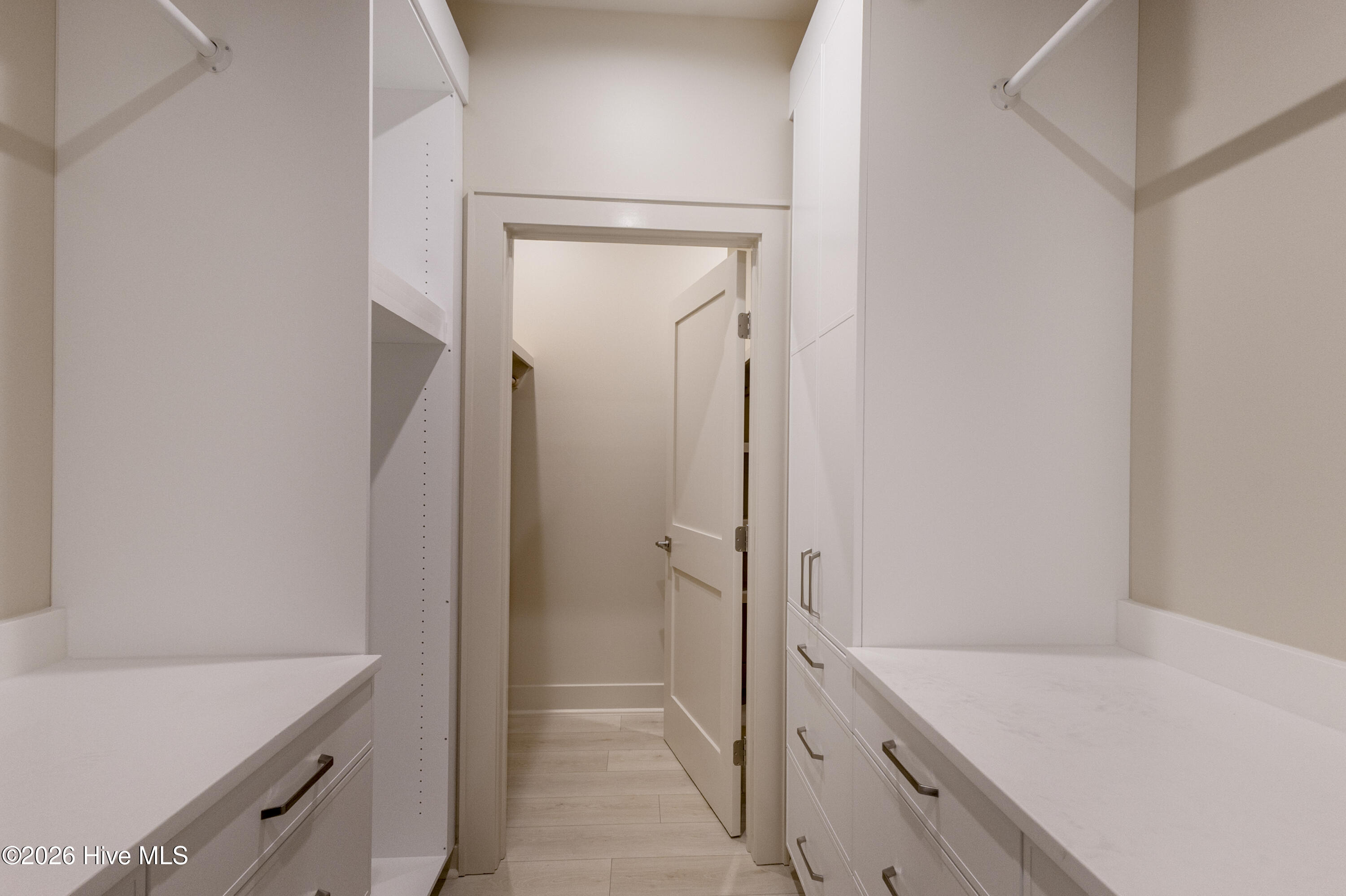 100551953 | Photo 77