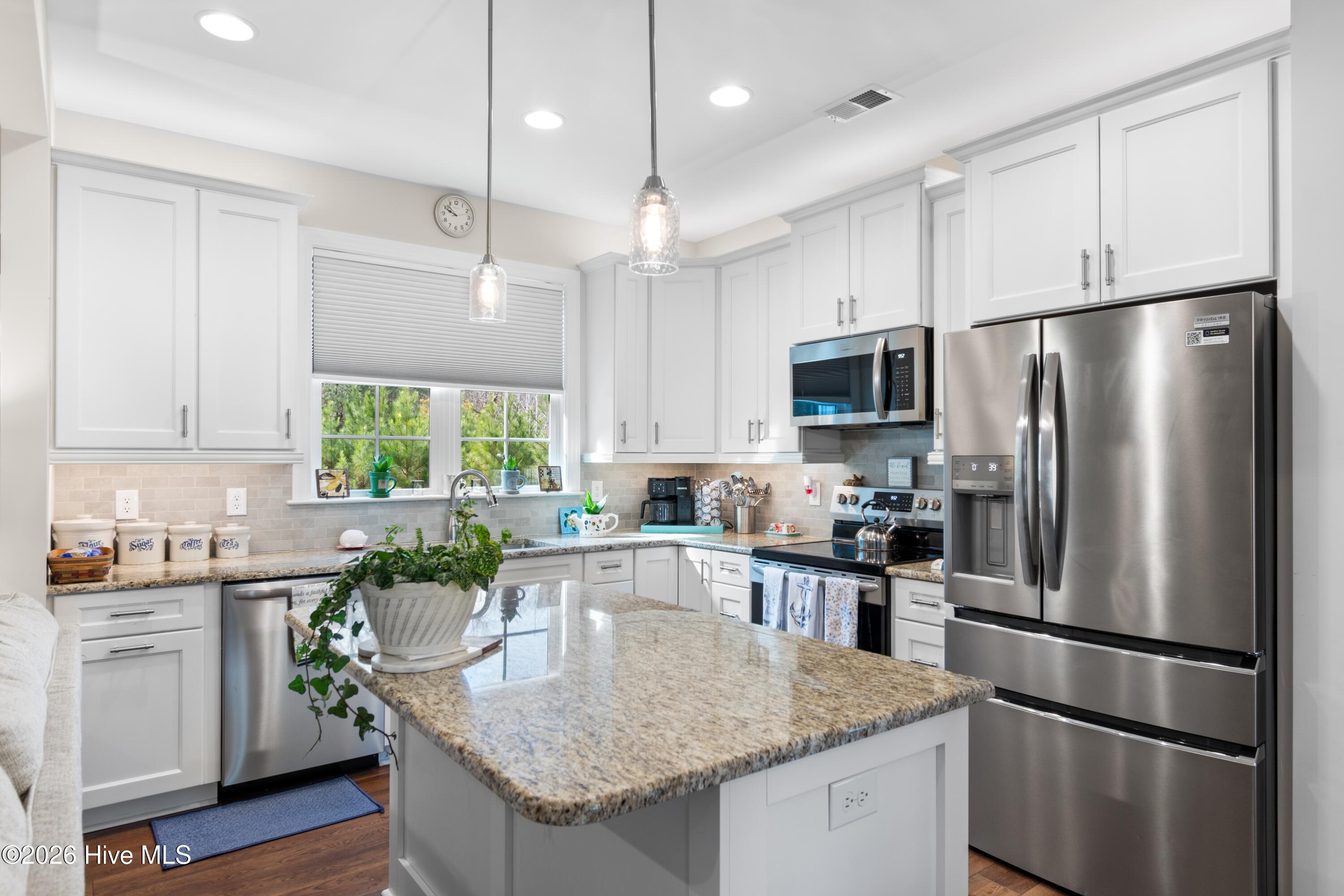 100548806 | Photo 17