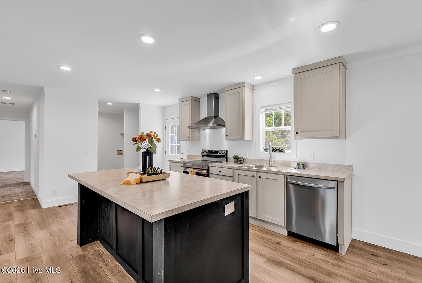 100558273 | Photo 10